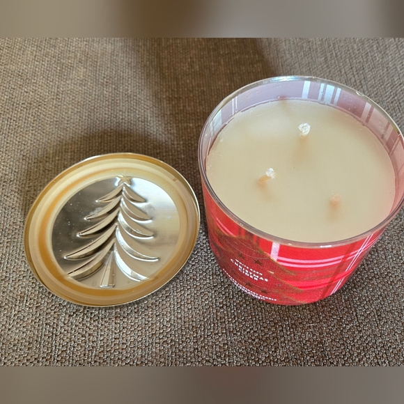 Bath & Body Works / White Barn 3 wick candle - Christmas Cider - Picture 2 of 3